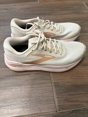 Brooks Women’s Ghost Max Cushion Neutral Running & Walking size 10